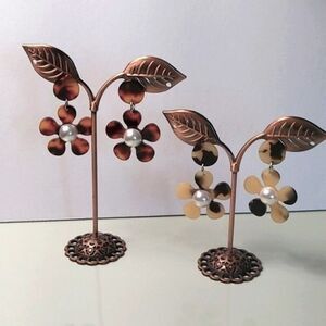 2 Pair Acrylic Mod Tortoise Shell Flower Earrings Set #1